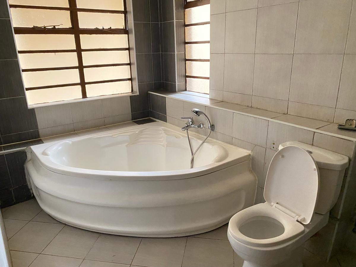 5 Bed Townhouse with En Suite in Lavington - 10