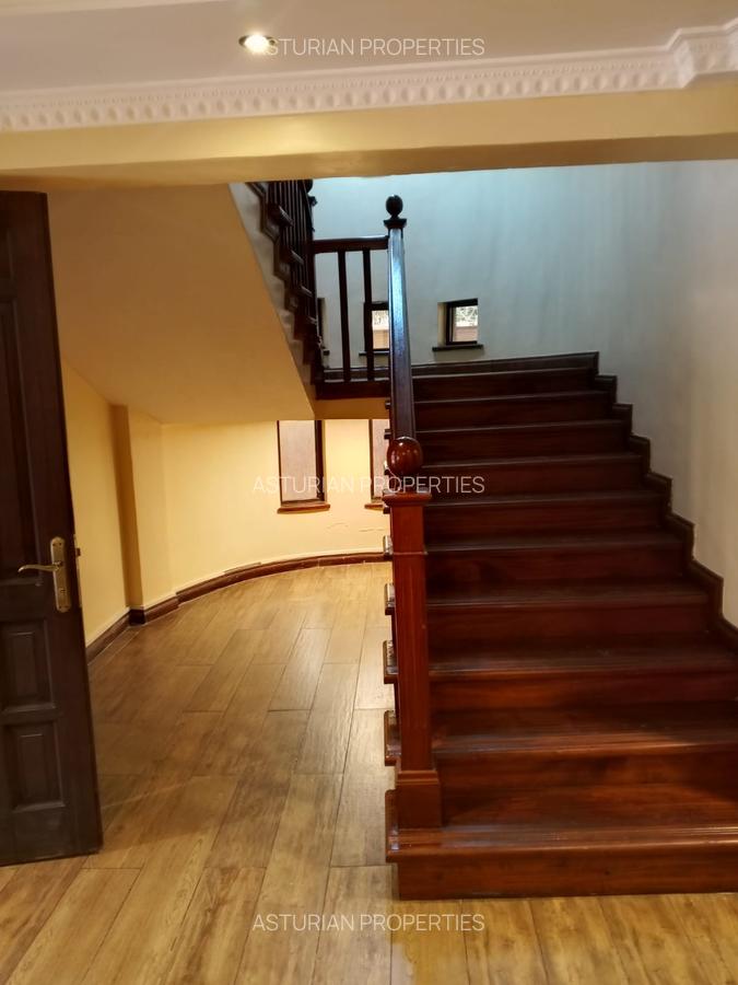 4 Bed Townhouse with En Suite in Lavington - 17