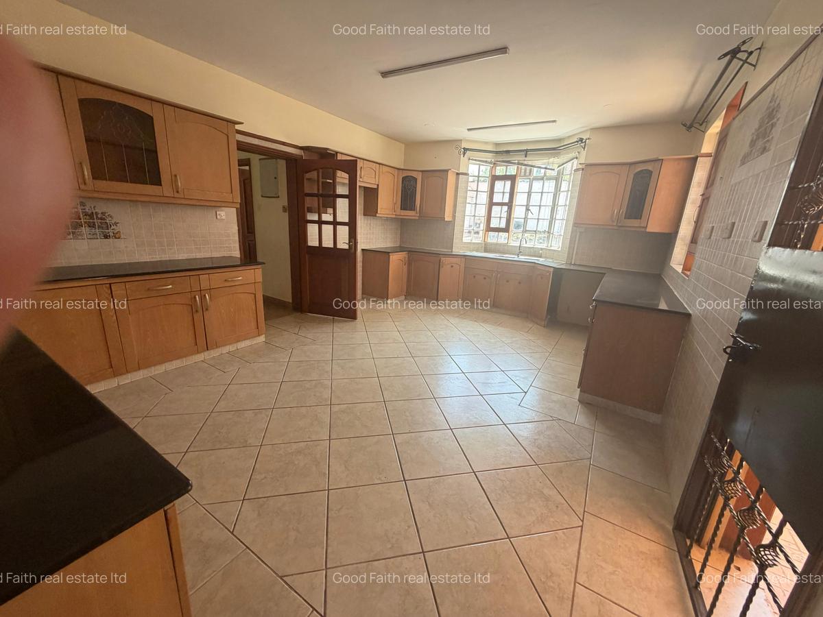 5 Bed House with En Suite in Runda - 4