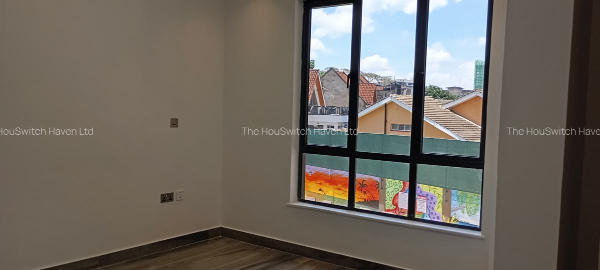 1 Bed Apartment with En Suite in Brookside - 5