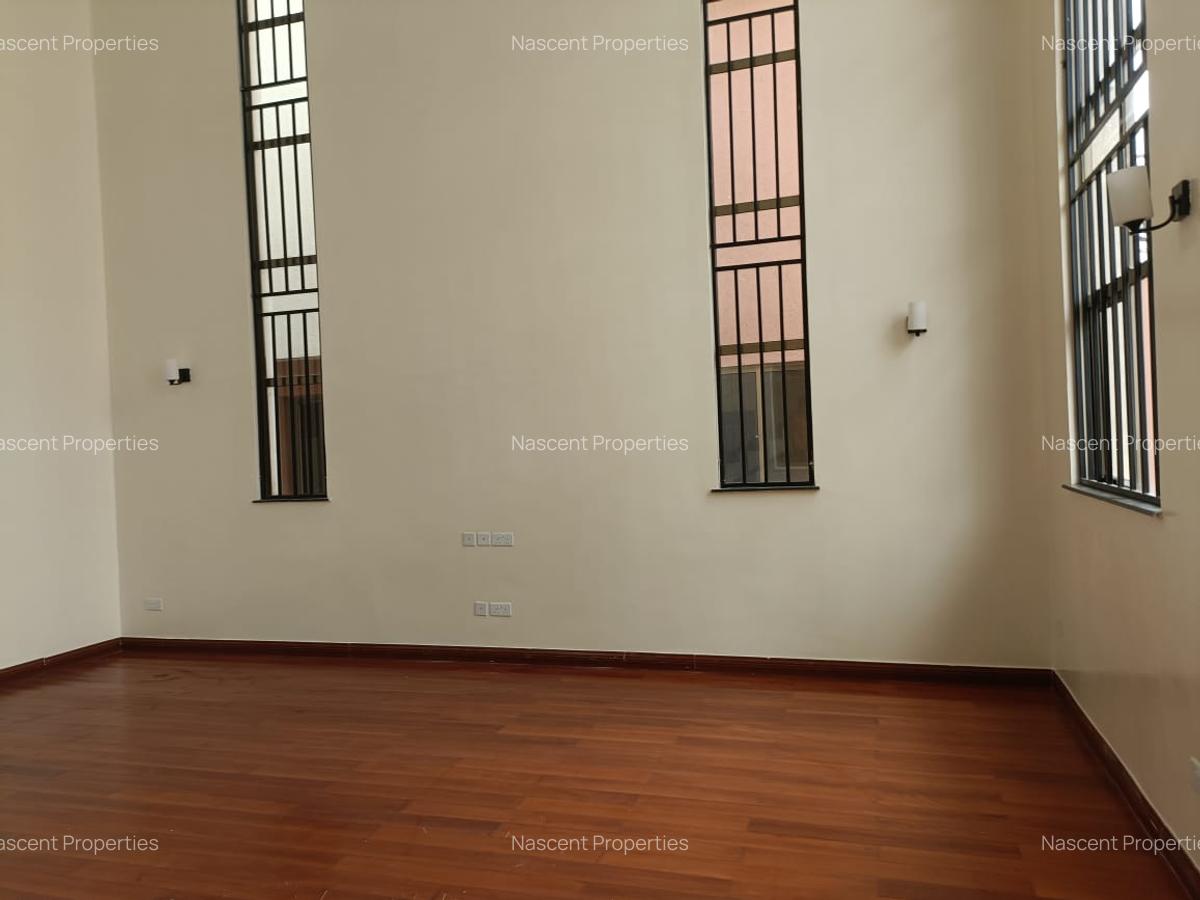 5 Bed Townhouse with En Suite in Lavington - 6