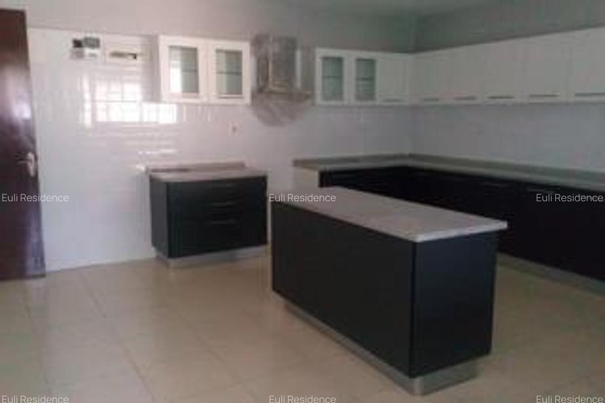 4 Bed Apartment with En Suite at General Mathenge - 12