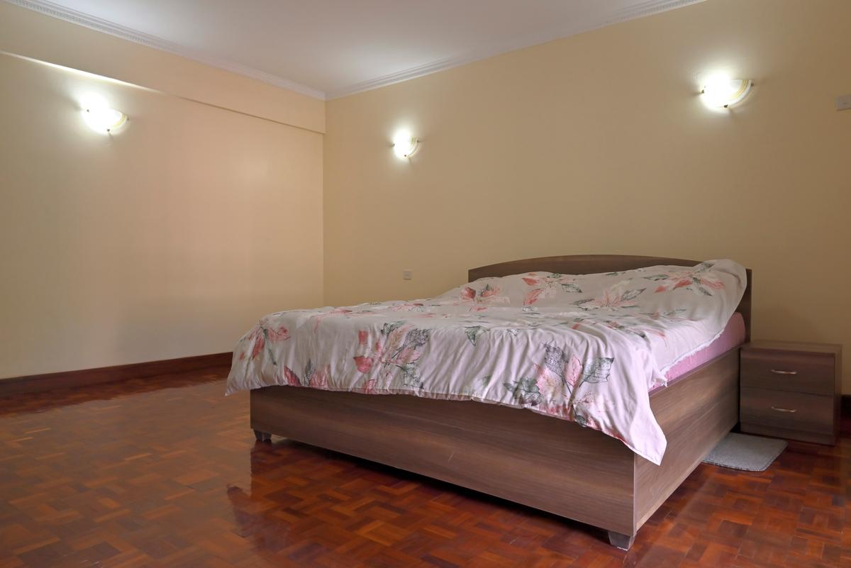 3 Bed Apartment with Swimming Pool in Parklands - 13