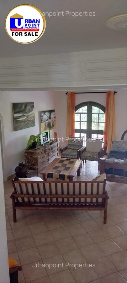 3 Bed Villa with En Suite in Watamu - 10