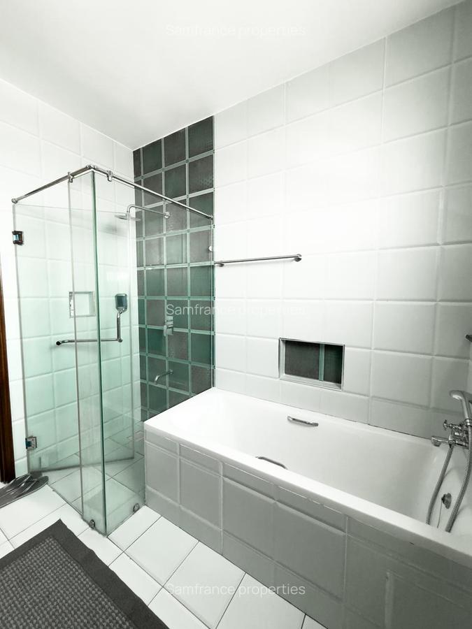 3 Bed Apartment with En Suite at 2Nd Avanue - 4