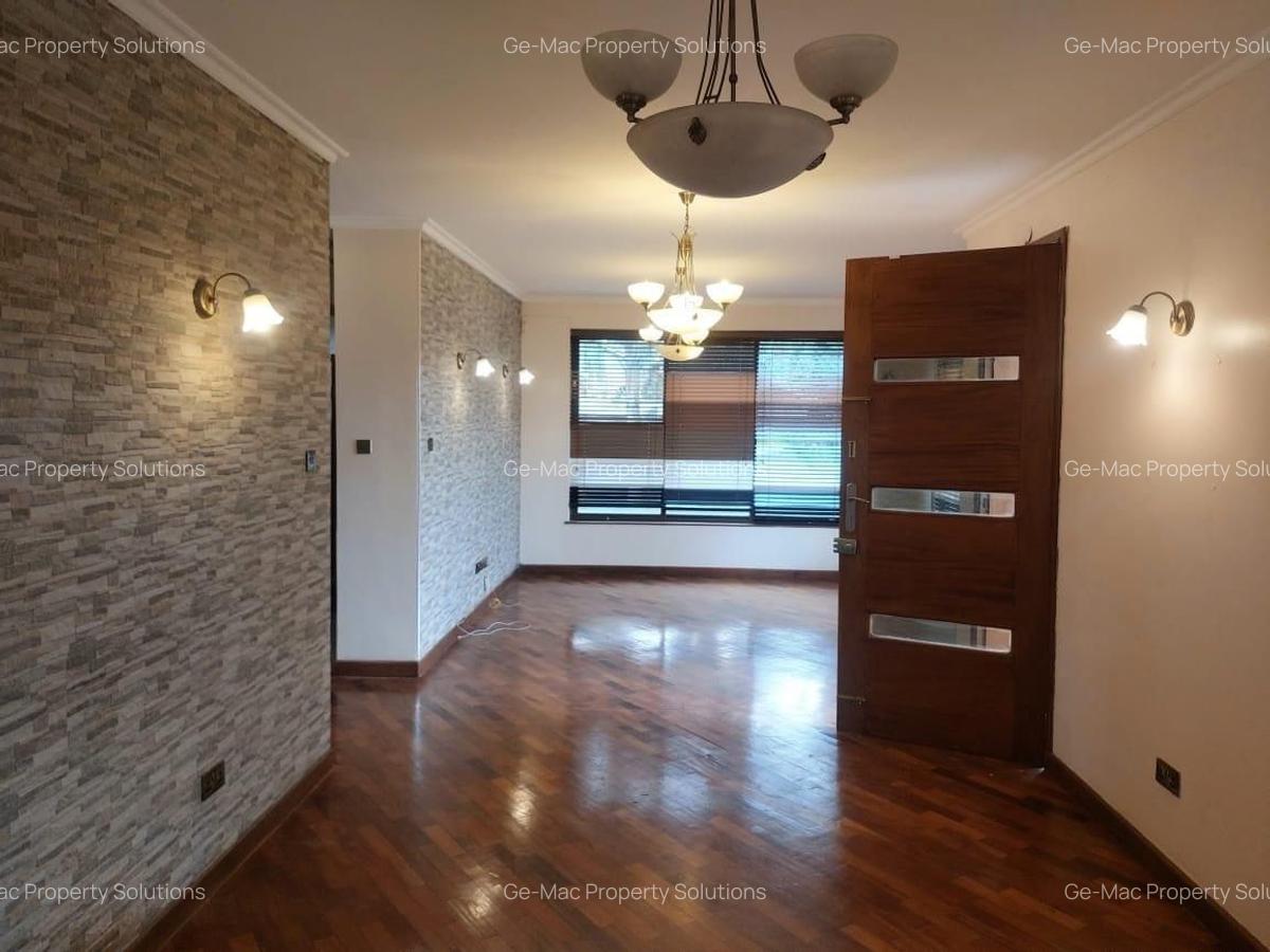 4 Bed House with En Suite in Garden Estate - 20