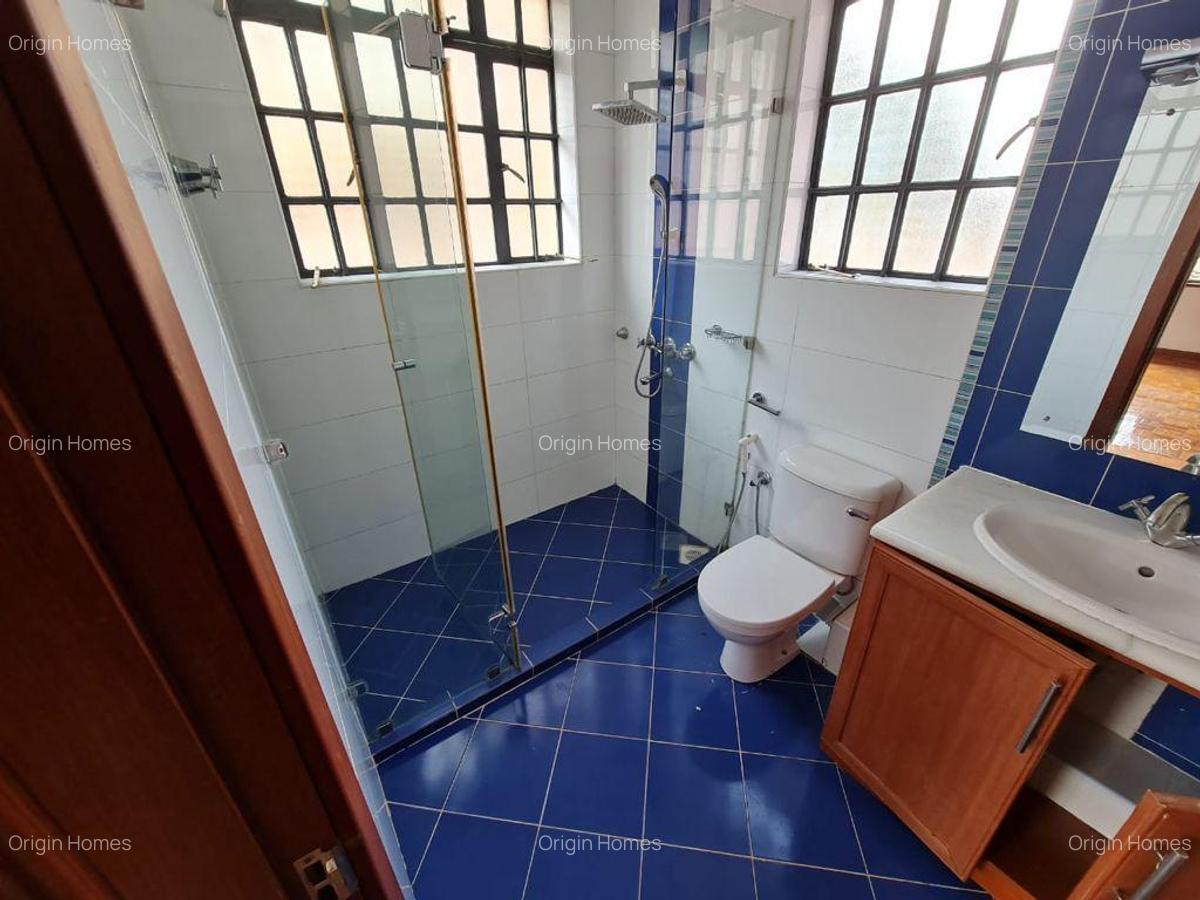 4 Bed Townhouse with En Suite at Lavington - 14