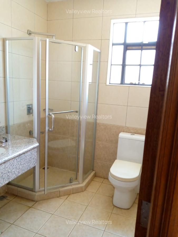 4 Bed Townhouse with En Suite at Lavington - 12