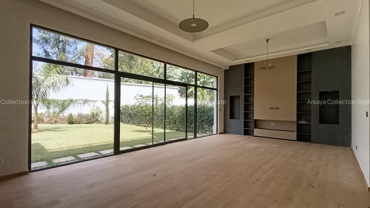 5 Bed Townhouse with En Suite in Lavington - 2