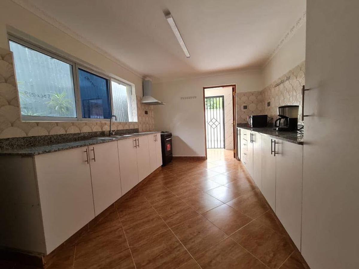 2 Bed House with En Suite in Nyari - 5