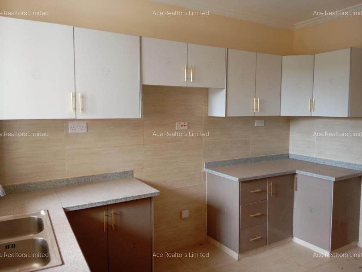 3 Bed Apartment with En Suite at Hatheru Road - 3