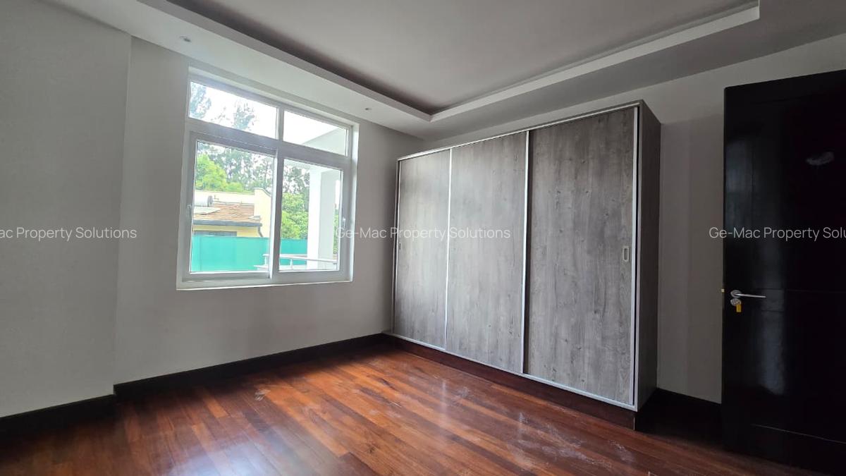 5 Bed House with En Suite in Runda - 8