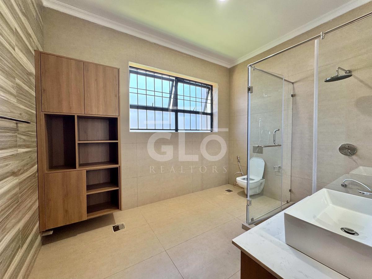 6 Bed Villa with En Suite in Loresho - 19
