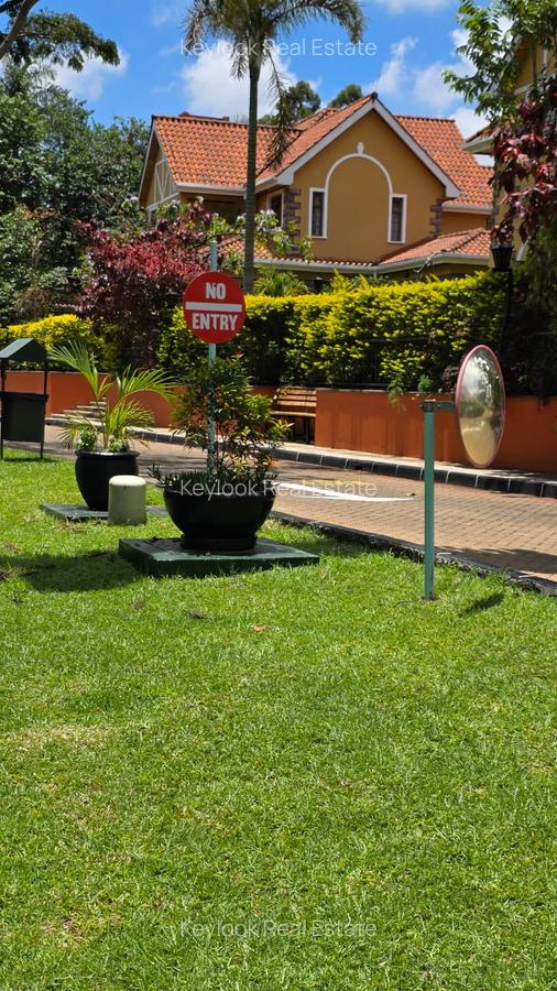4 Bed Townhouse with En Suite at Lavington - 2
