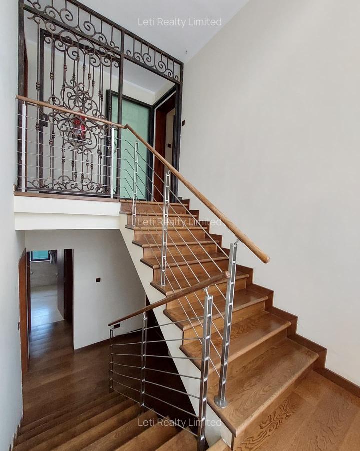 5 Bed Townhouse with En Suite in Lavington - 11