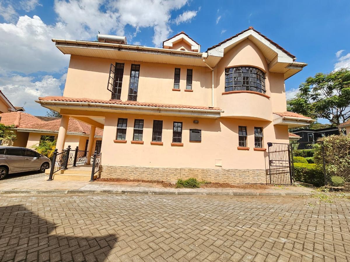 5 Bed House with En Suite in Lavington - 2