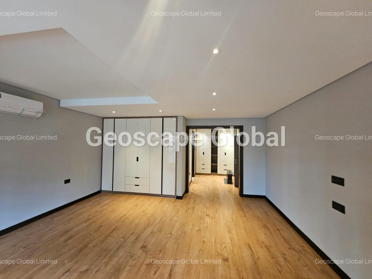 4 Bed House with En Suite in Runda - 2