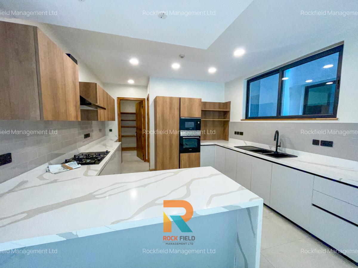 4 Bed Apartment with En Suite in Spring Valley - 12