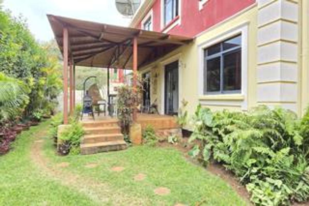 5 Bed Townhouse with En Suite at Lavington Green - 2