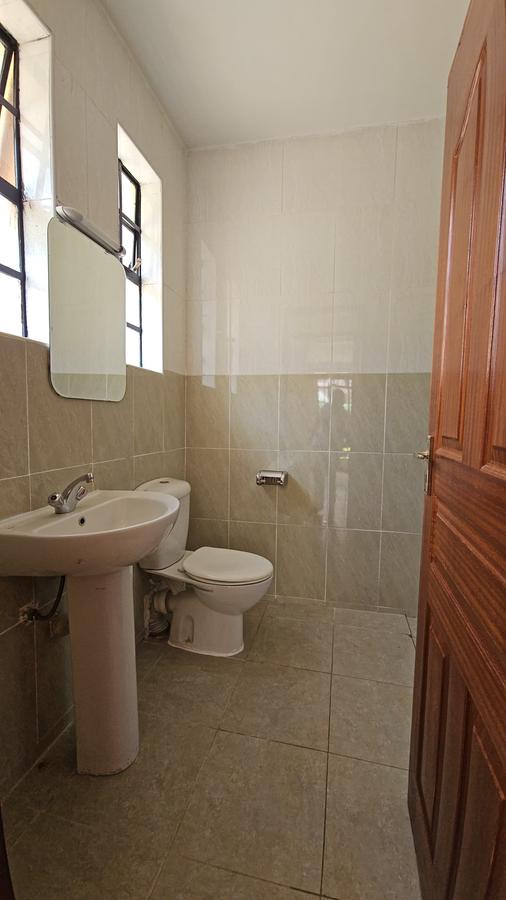 5 Bed House with En Suite in Lavington - 14