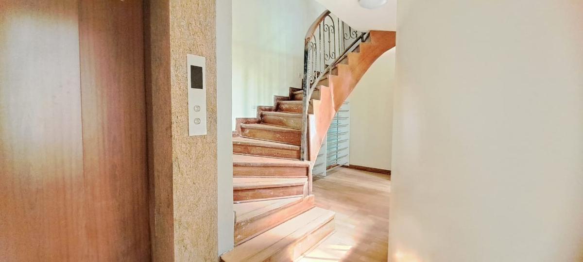 6 Bed House with En Suite at Ridgeways - 9