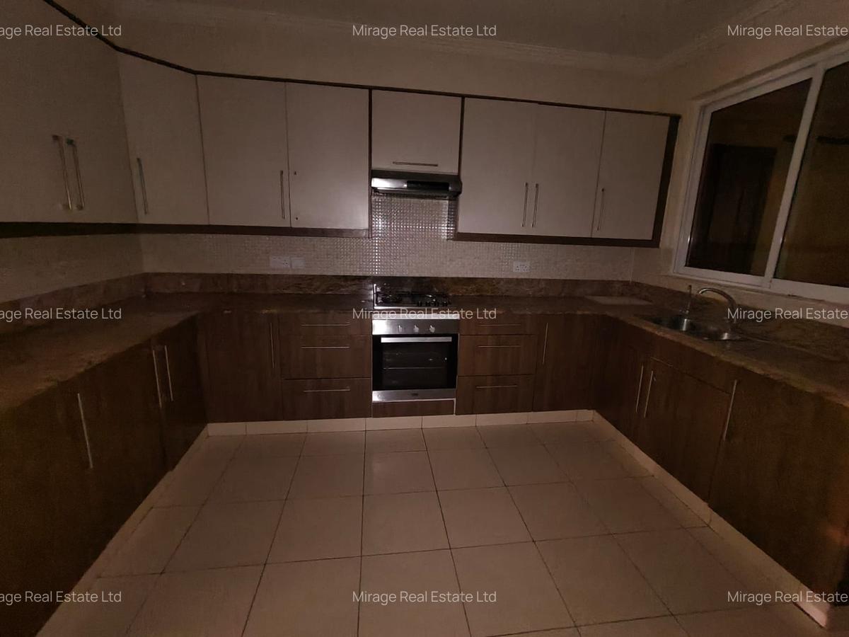 3 Bed Apartment with En Suite in Riverside - 5