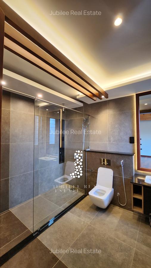 4 Bed Villa with En Suite in Runda - 14