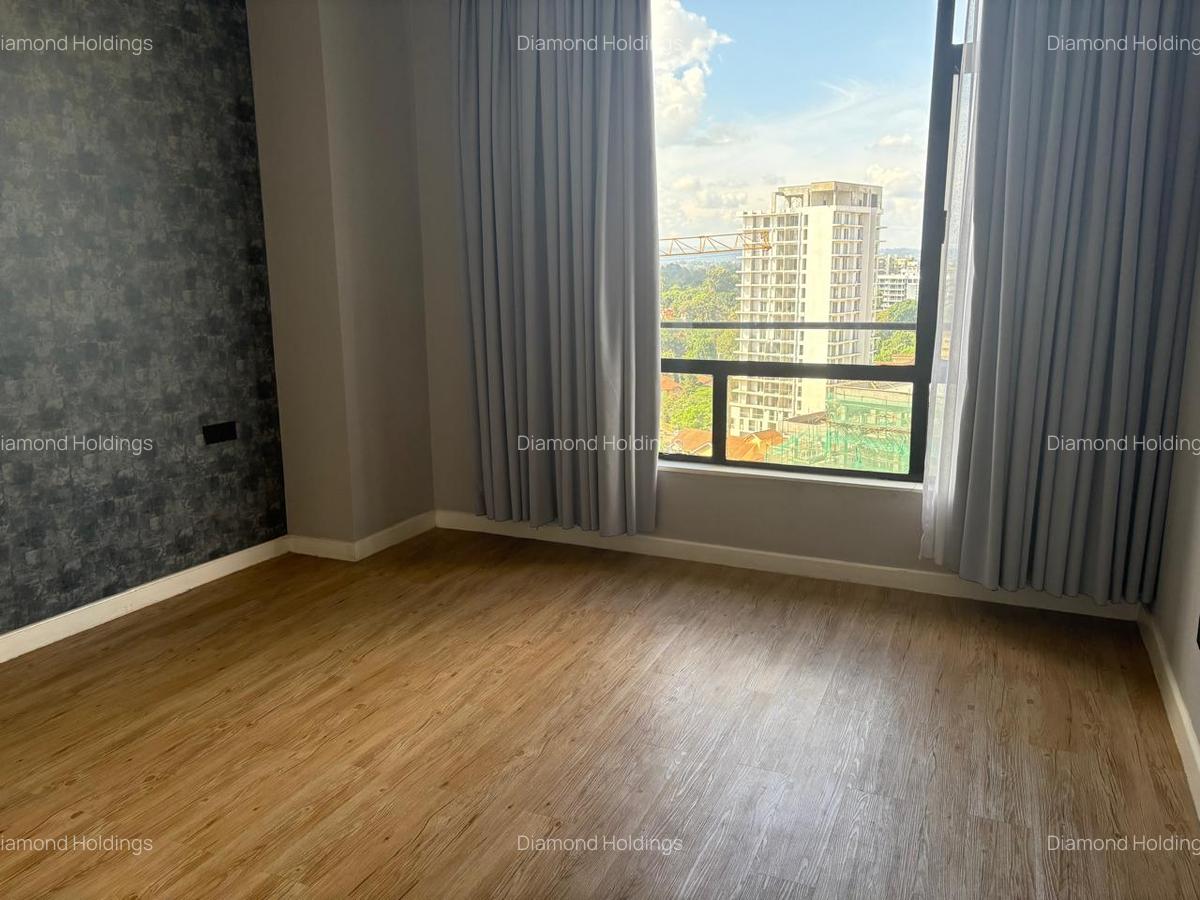 3 Bed Apartment with En Suite at Brookside - 10