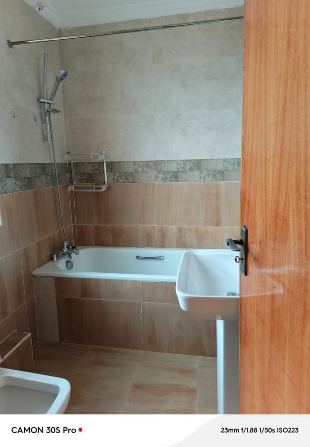 5 Bed Townhouse with En Suite at Lavington - 7