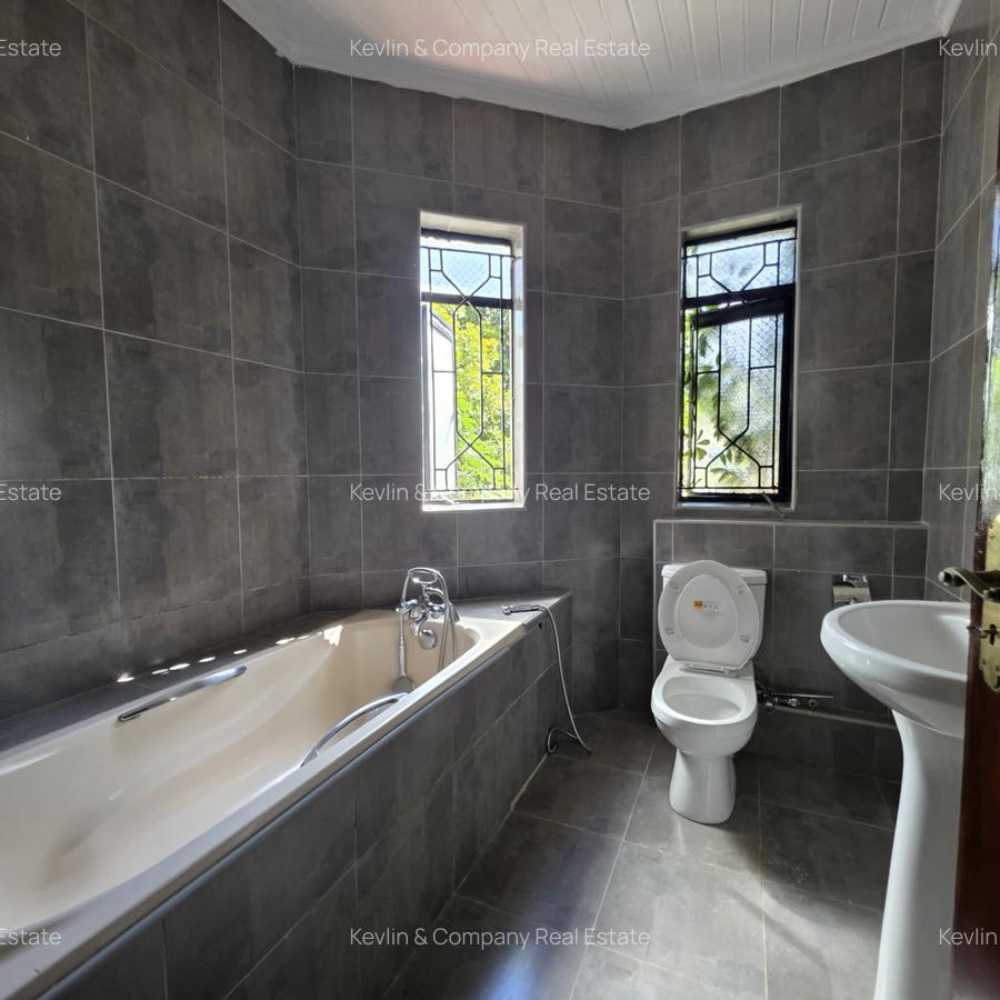 5 Bed House with En Suite at Riverside Drive - 20