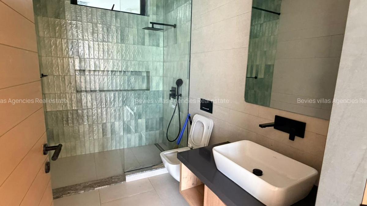 5 Bed Villa with En Suite at Kyuna - 6