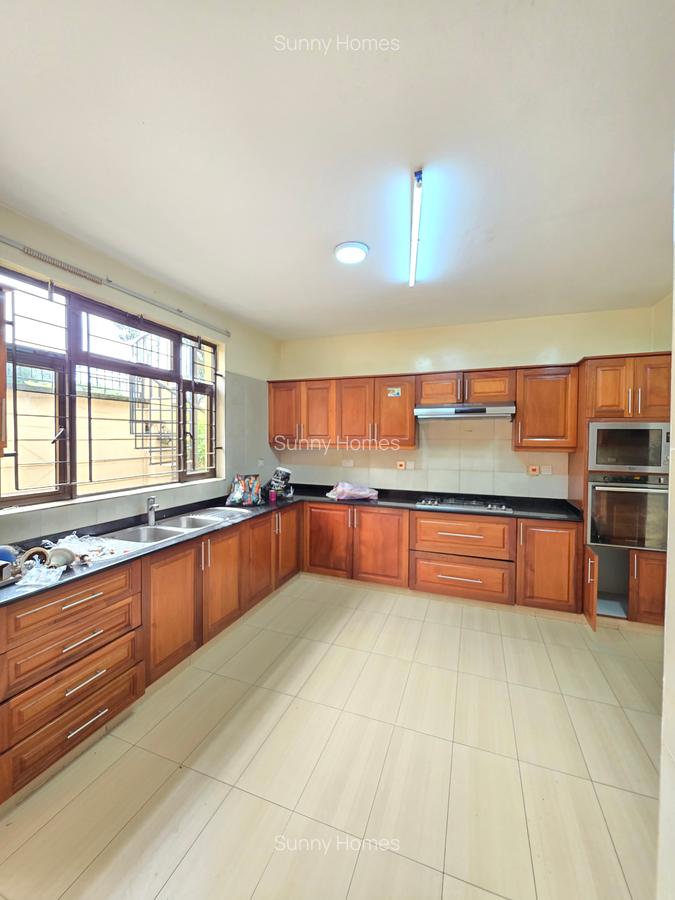 4 Bed Townhouse with En Suite at Amboseli - 5