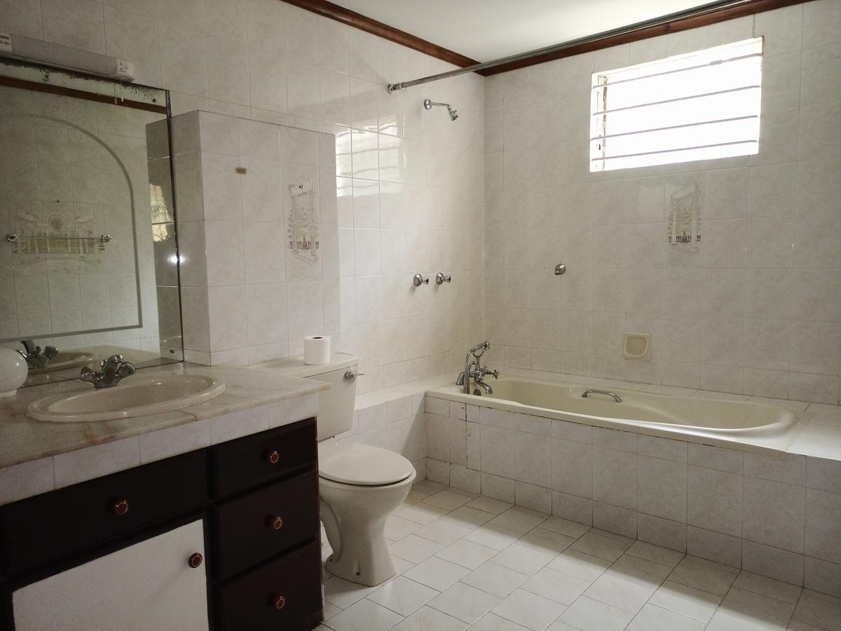 5 Bed House with En Suite in Gigiri - 10