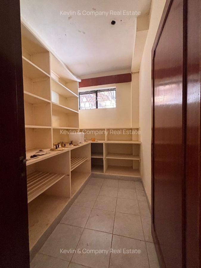 4 Bed House with Garden in Riverside - 14