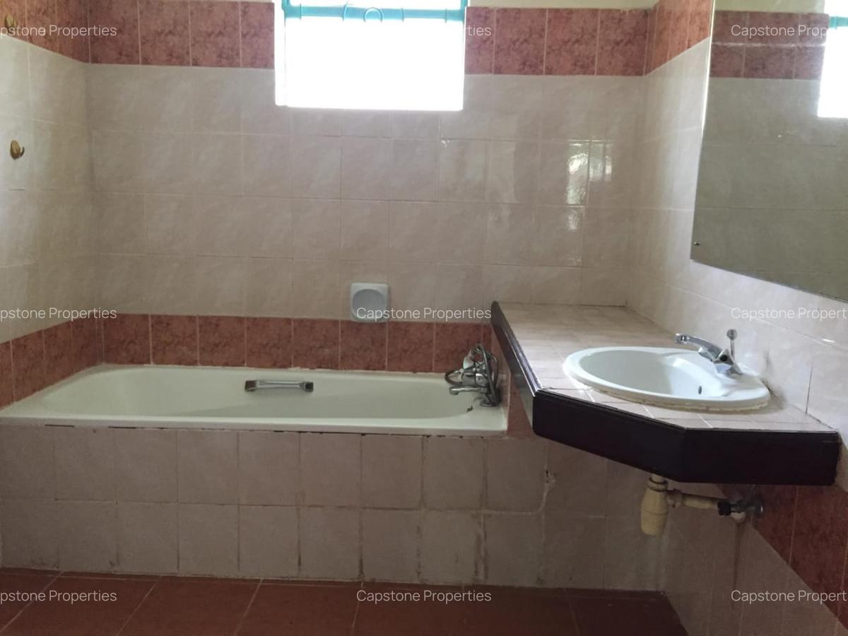 4 Bed Townhouse with En Suite in Spring Valley - 12