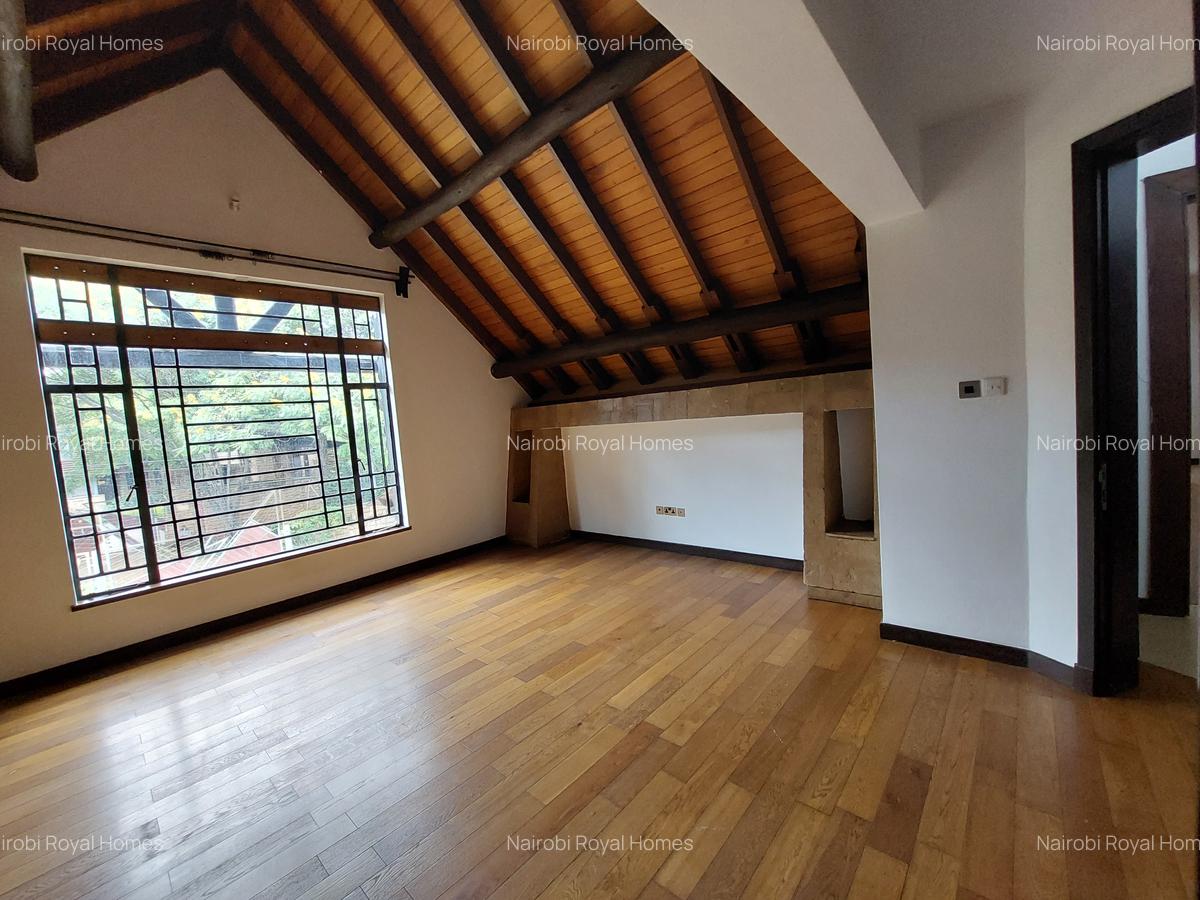 5 Bed House with En Suite at Lake View - 15