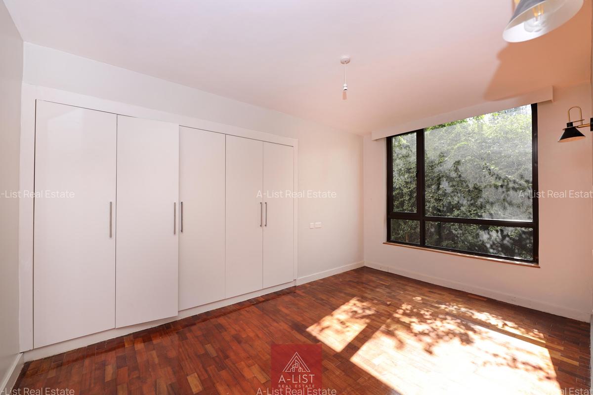 2 Bed Apartment with En Suite at Dennis Pritt - 5