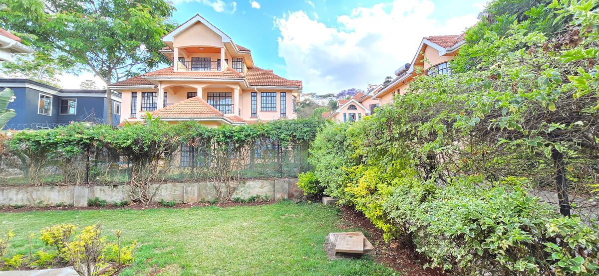 5 Bed Townhouse with En Suite at Lavington - 3