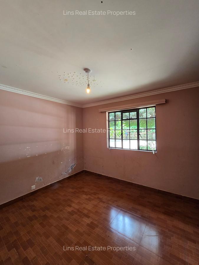 4 Bed House with En Suite in Loresho - 11