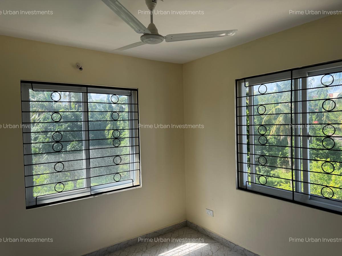 Serviced 2 Bed Apartment with En Suite in Mtwapa - 11