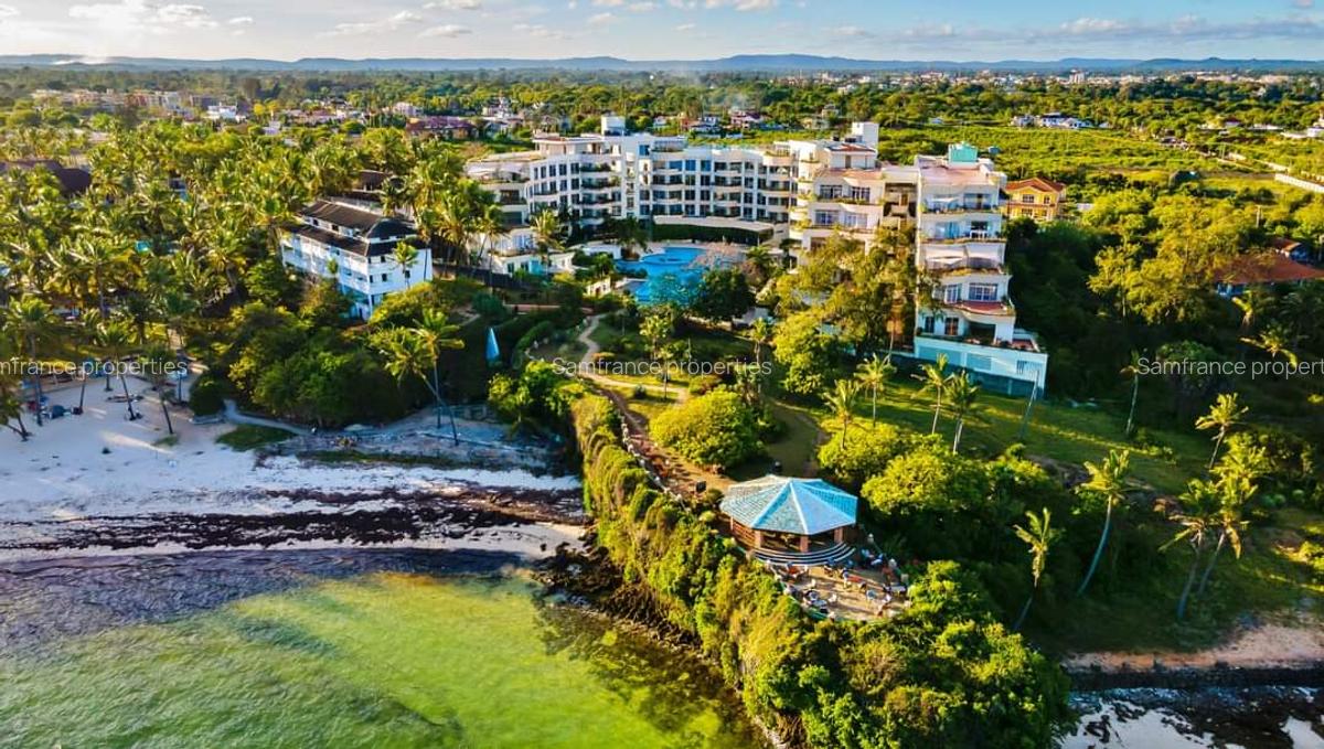 Serviced 1 Bed Apartment with En Suite at Serena - 3