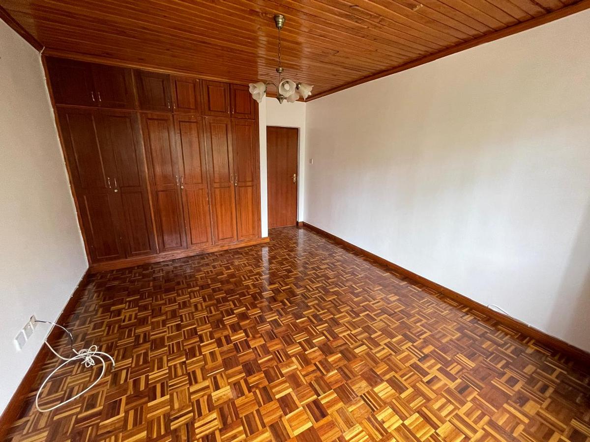 3 Bed Apartment with En Suite in Brookside - 16