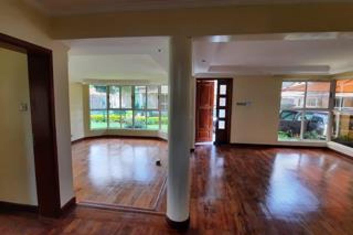 5 Bed Townhouse with En Suite at Lavington Green - 17
