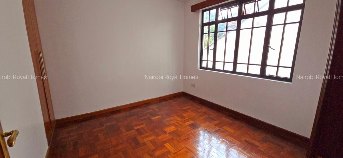 5 Bed Townhouse with En Suite at Lavington Road - 9