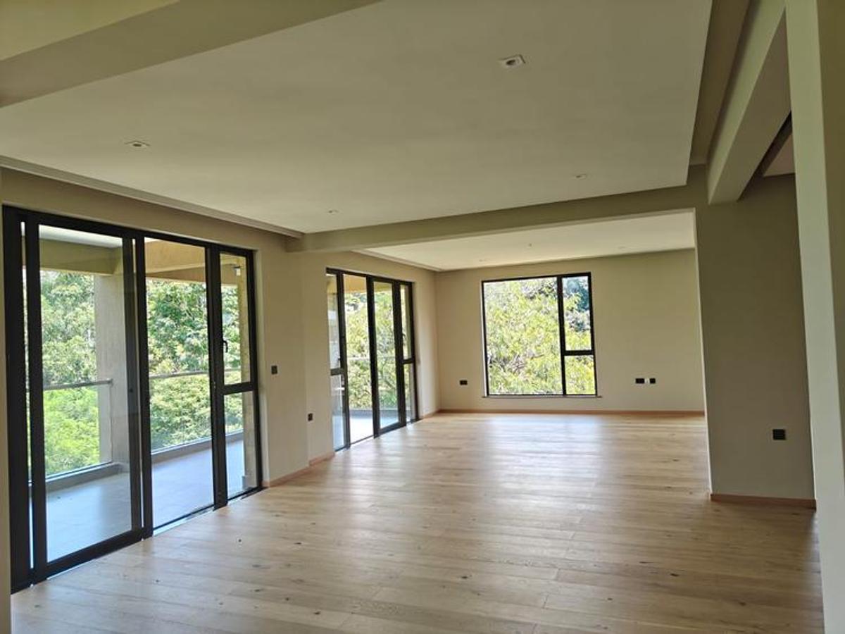 6 Bed House with En Suite in Nyari - 5