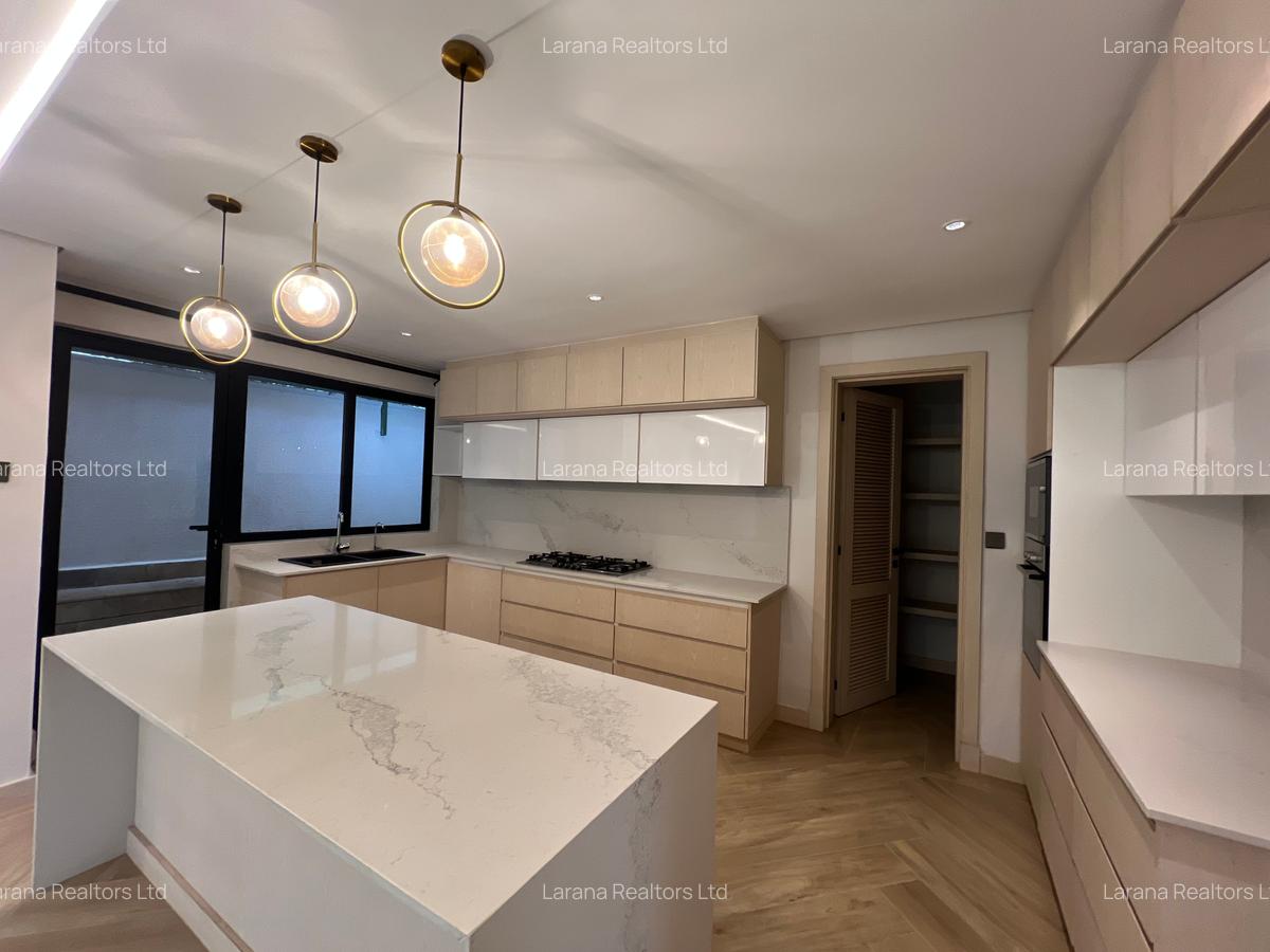 7 Bed Townhouse with En Suite at Covent Dr - 3