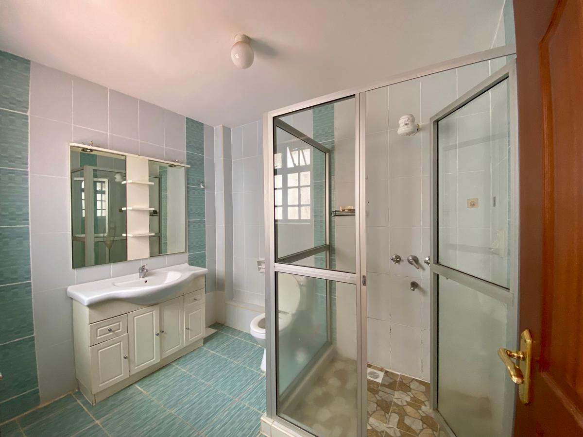 4 Bed Townhouse with En Suite in Lavington - 17