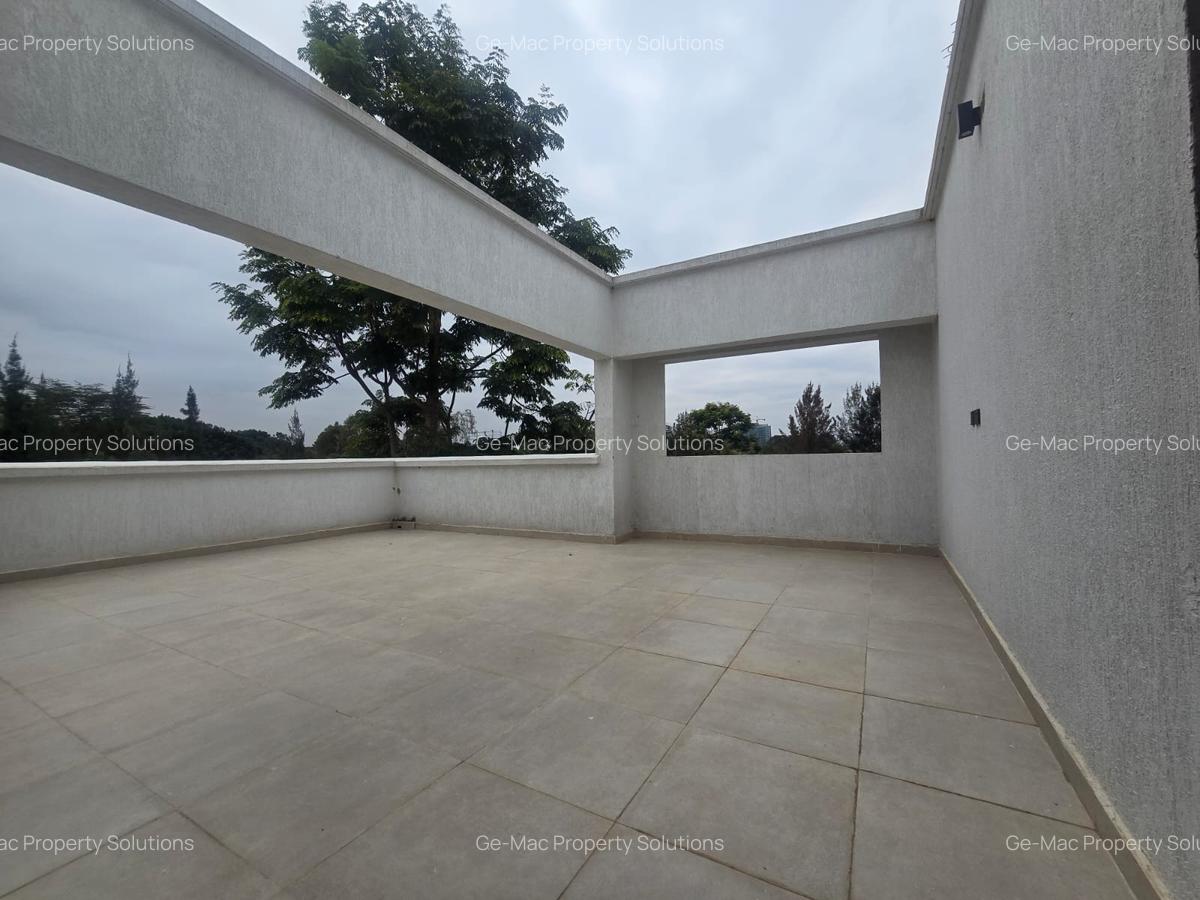 5 Bed House with En Suite in Lavington - 16