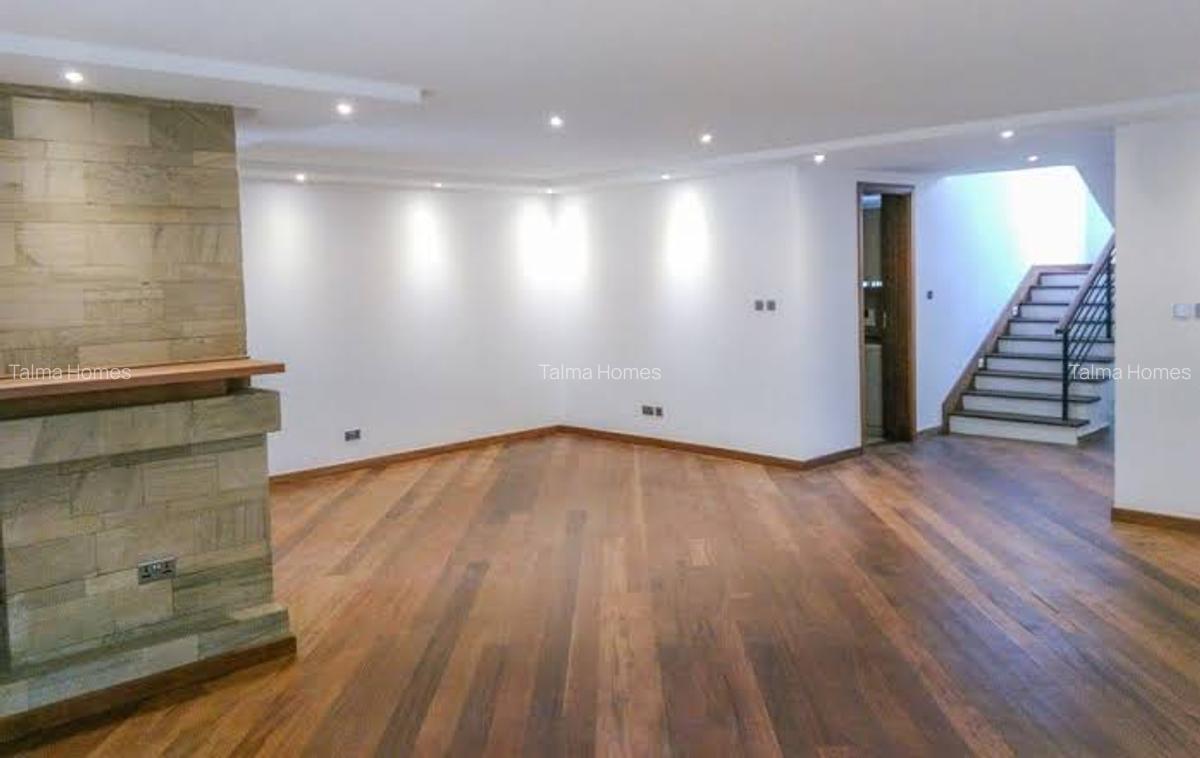 5 Bed Townhouse with En Suite at Lavington - 3