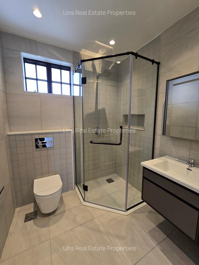 4 Bed Townhouse with En Suite in Brookside - 19